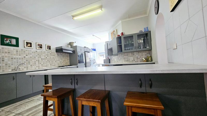 6 Bedroom Property for Sale in Fraaiuitsig Western Cape
